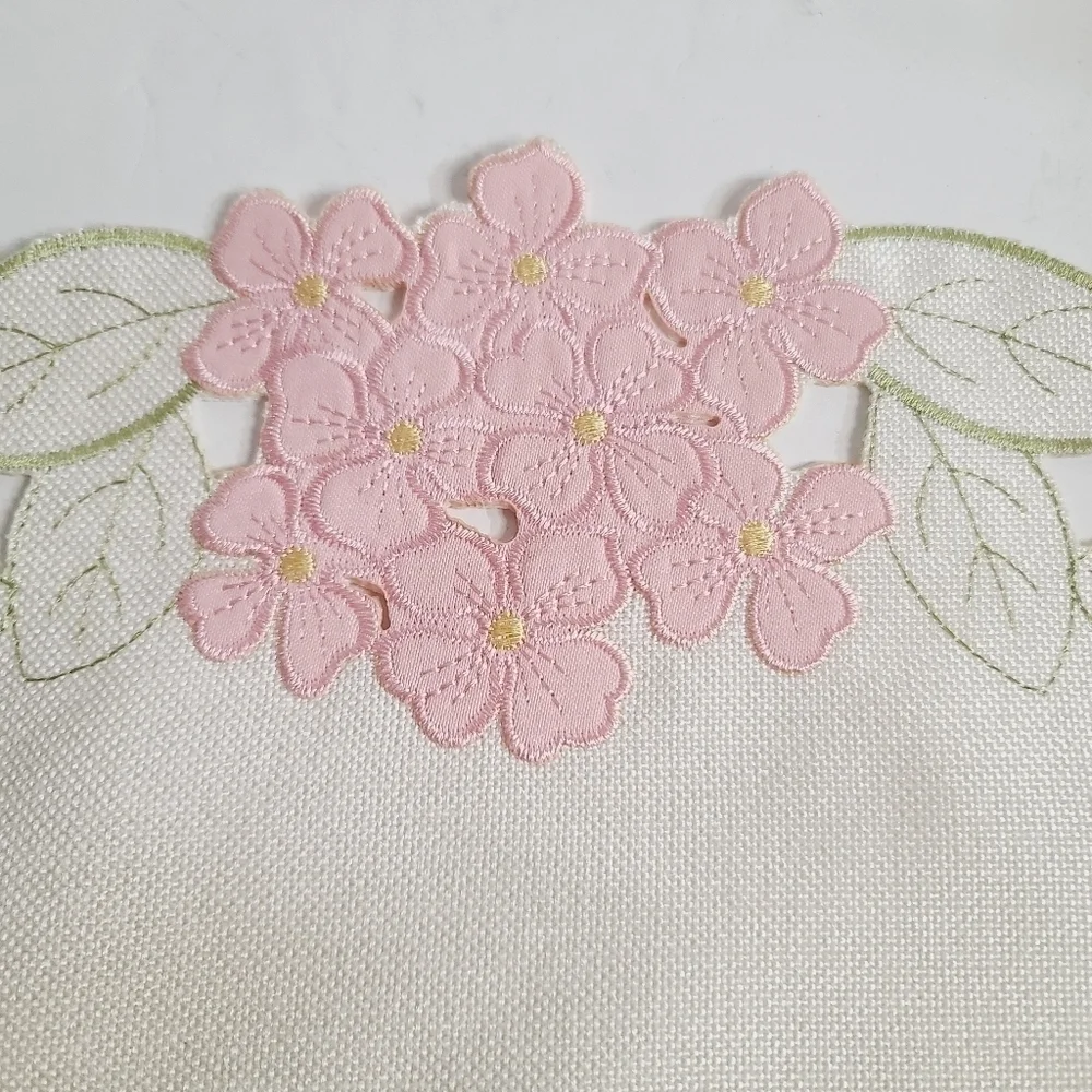 Vintage Grannycore Pastel Floral Embroidery Applique Placemat
